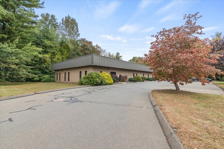 7 Annginna Dr, Enfield, CT à louer - Photo de l’immeuble – Image 2 sur 16