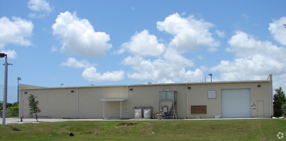 3308-3320 45th St, West Palm Beach, FL à louer - Photo de l’immeuble – Image 2 sur 5