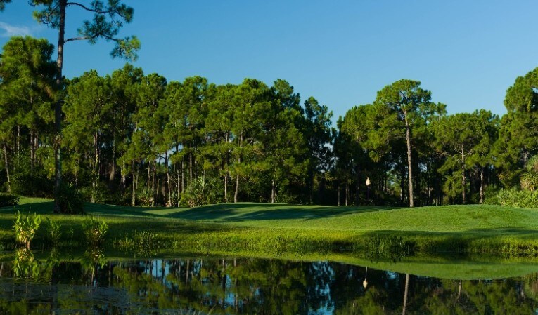 951 SW Country Club Dr, Port Saint Lucie, FL à vendre Photo principale– Image 1 sur 10