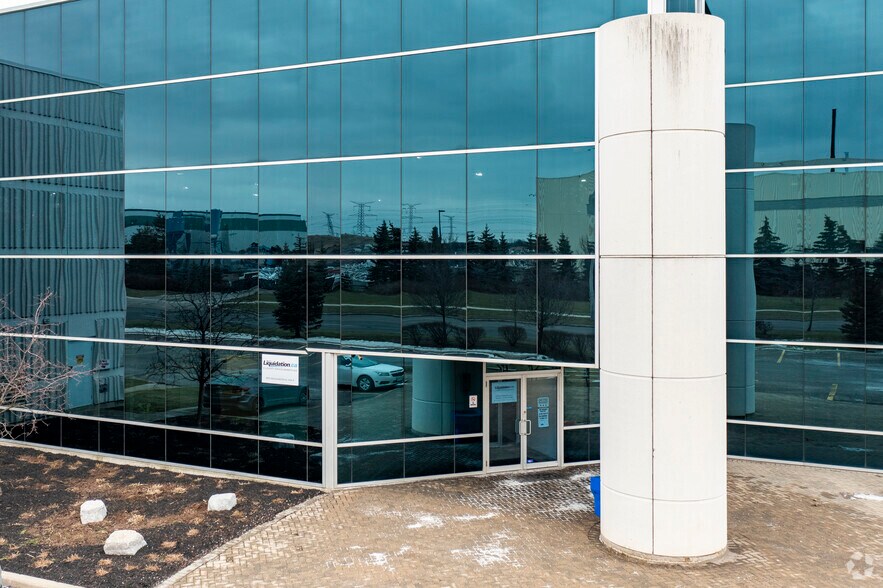 835 Intermodal Dr, Brampton, ON à louer - Photo de l’immeuble – Image 3 sur 3