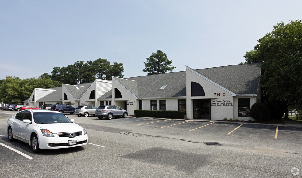 716 Denbigh Blvd, Newport News, VA à louer - Photo principale – Image 1 sur 3