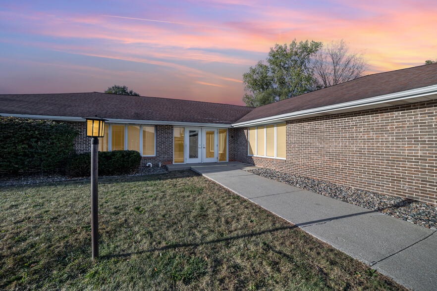 3150 Hallmark Ct, Saginaw, MI à vendre - Photo principale – Image 1 sur 31