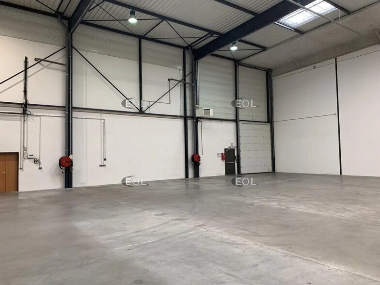 Local d’activités dans Villeneuve-la-Garenne à louer - Photo intérieure – Image 2 sur 7