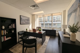 120 Eglinton Ave E, Toronto, ON à louer Photo intérieure– Image 1 sur 7