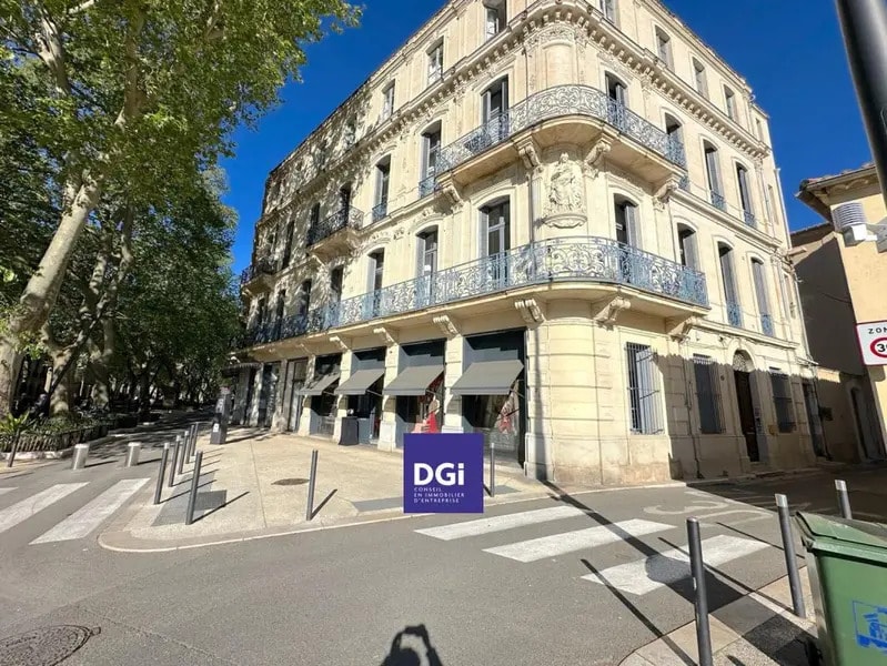 Local commercial dans Nîmes à louer Photo de l’immeuble– Image 1 sur 6