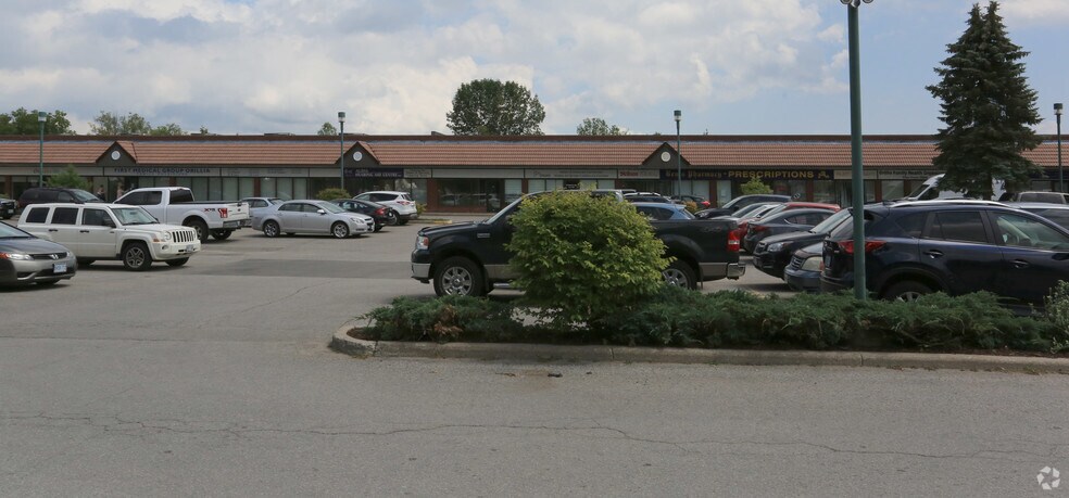 210 Memorial Ave, Orillia, ON à vendre - Photo de l’immeuble – Image 2 sur 7