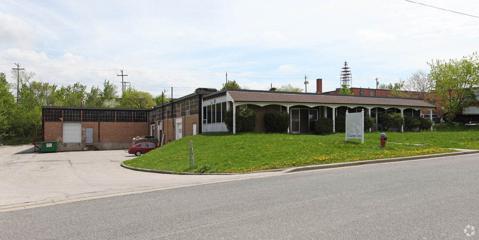 15 Gurney Cres, Toronto, ON à louer - Photo de l’immeuble – Image 2 sur 2