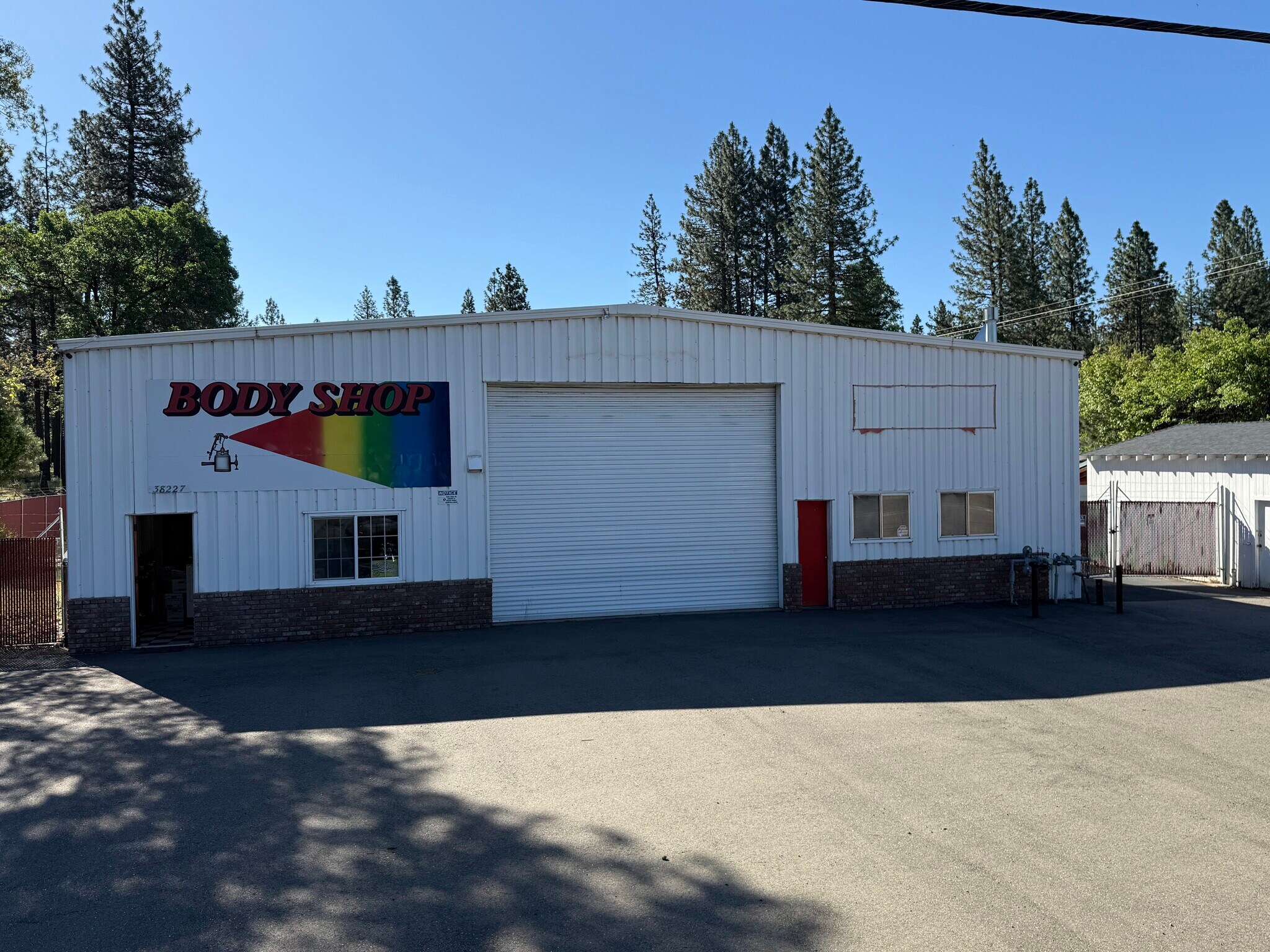 38227 State Highway 299 E, Burney, CA à vendre Photo de l’immeuble– Image 1 sur 16