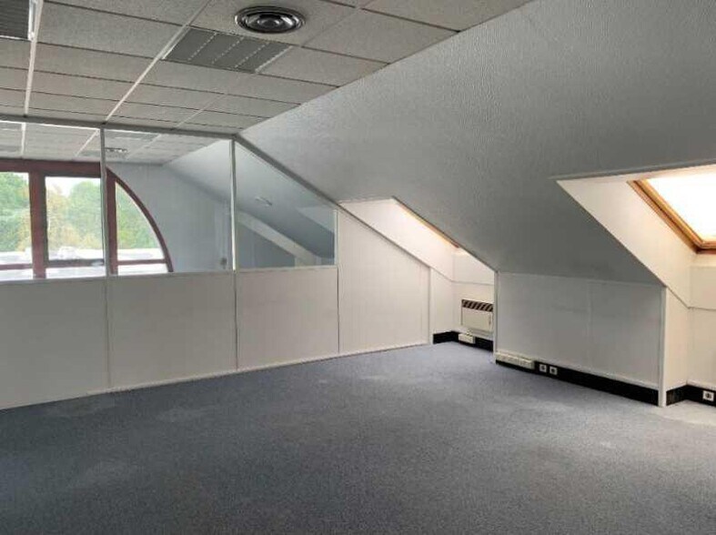 1 Rue De Terre Neuve, Les Ulis à louer - Photo de l’immeuble – Image 2 sur 8
