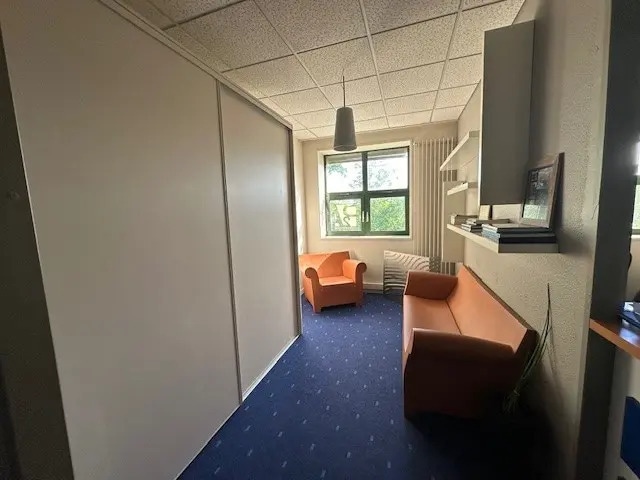 Bureau dans Saint-Étienne à vendre - Photo de l’immeuble – Image 2 sur 6