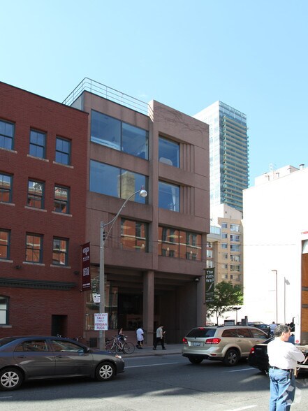 101 Richmond St E, Toronto, ON à louer - Photo de l’immeuble – Image 2 sur 4