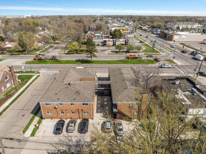 4470-4480 E Outer Dr, Detroit, MI à vendre - Photo de l’immeuble – Image 3 sur 25