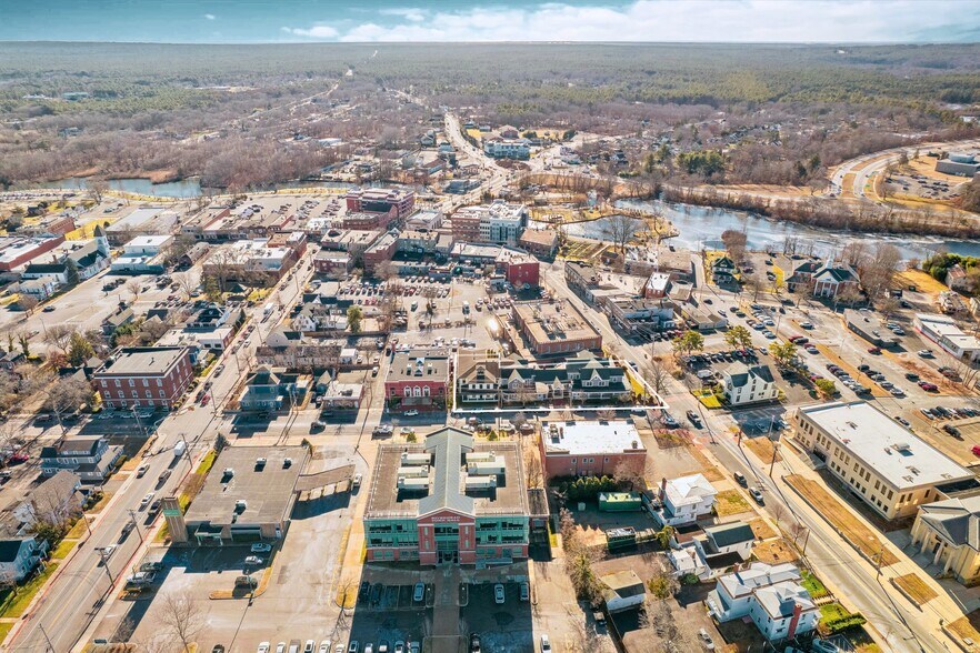 33 W 2nd St, Riverhead, NY à vendre - Aérien – Image 2 sur 25