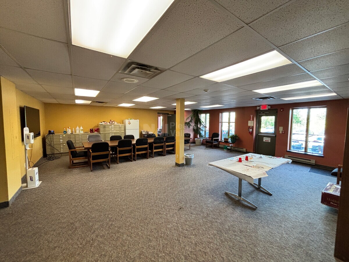 2110-2130 E Aurora Rd, Twinsburg, OH 44087 - Lot 2112 - - Photo intérieure - Image 2 of 5