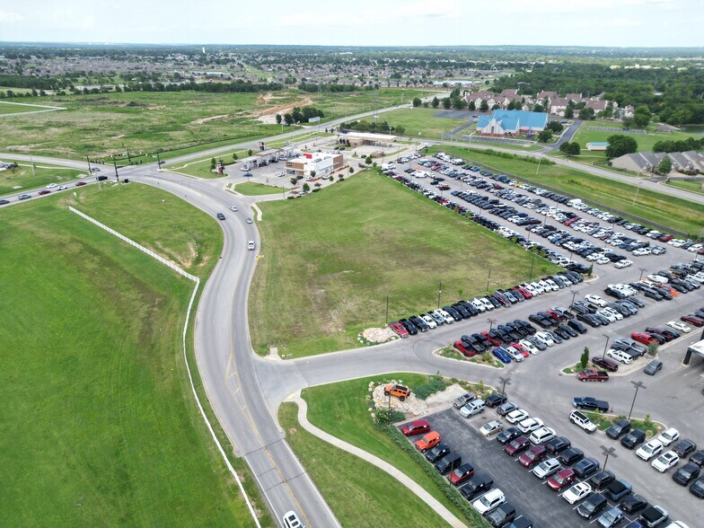 10596 Owasso Expressway and 106th Street North St, Owasso, OK à vendre - Photo de l’immeuble – Image 3 sur 4