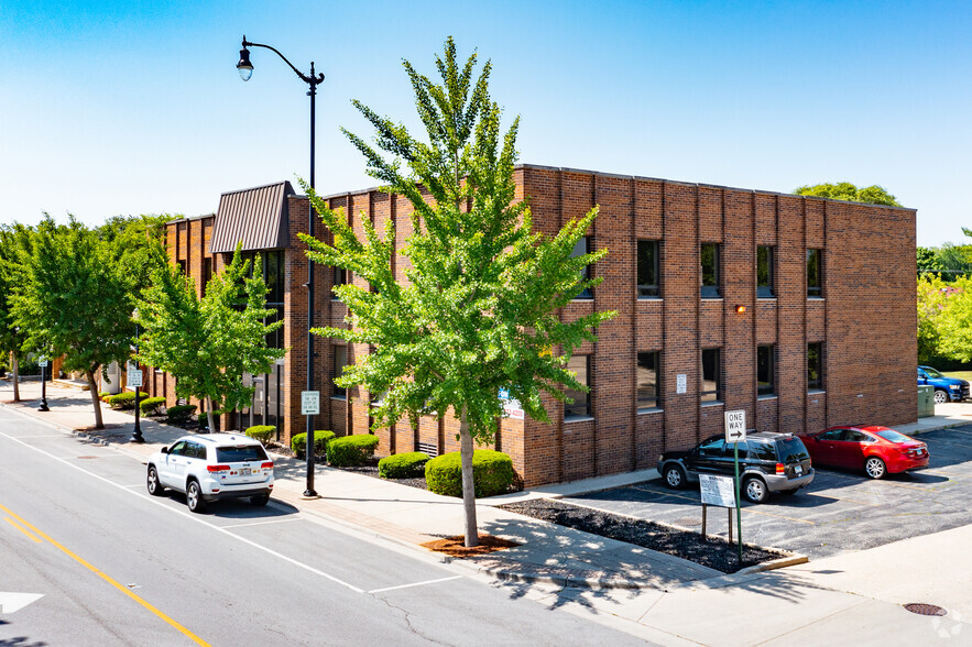 8340 Lincoln Ave, Skokie, IL à louer - Photo de l’immeuble – Image 2 sur 5