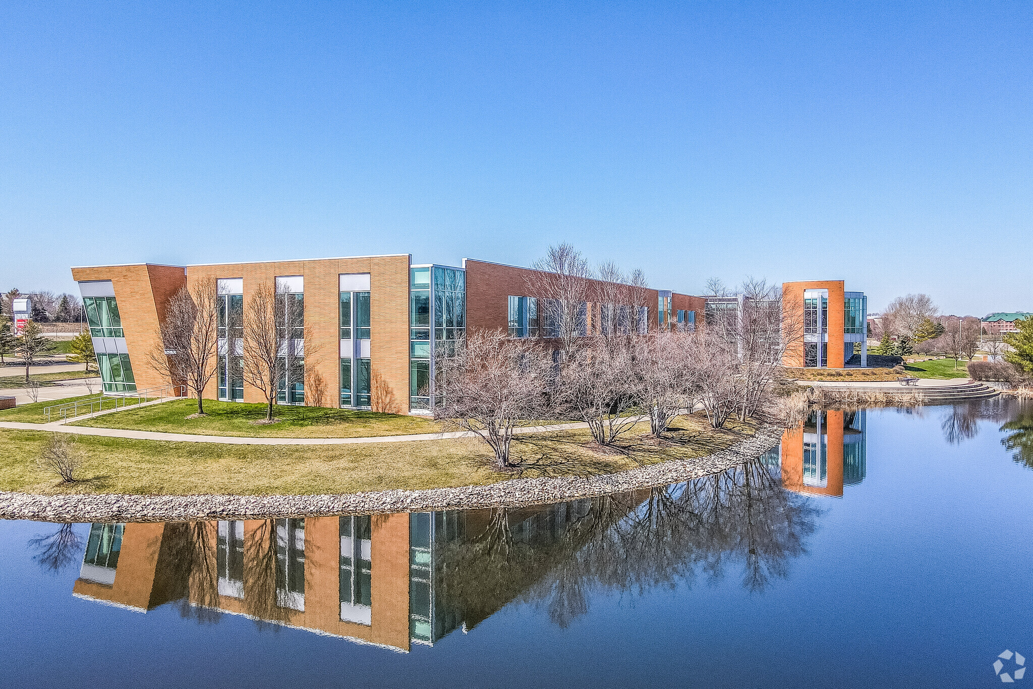 6400 Westown Pky, West Des Moines, IA à louer Photo de l’immeuble– Image 1 sur 16