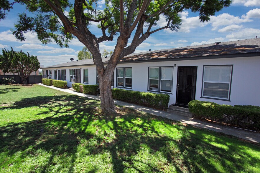3245 E Wilton St, Long Beach, CA à vendre - Photo de l’immeuble – Image 3 sur 9