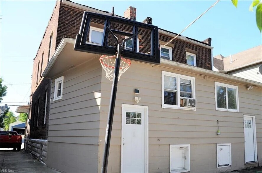3908 Woburn Ave, Cleveland, OH à vendre - Photo de l’immeuble – Image 3 sur 20