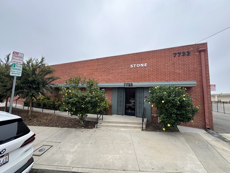7733 Lemona Ave, Van Nuys, CA à louer - Photo de l’immeuble – Image 1 sur 23