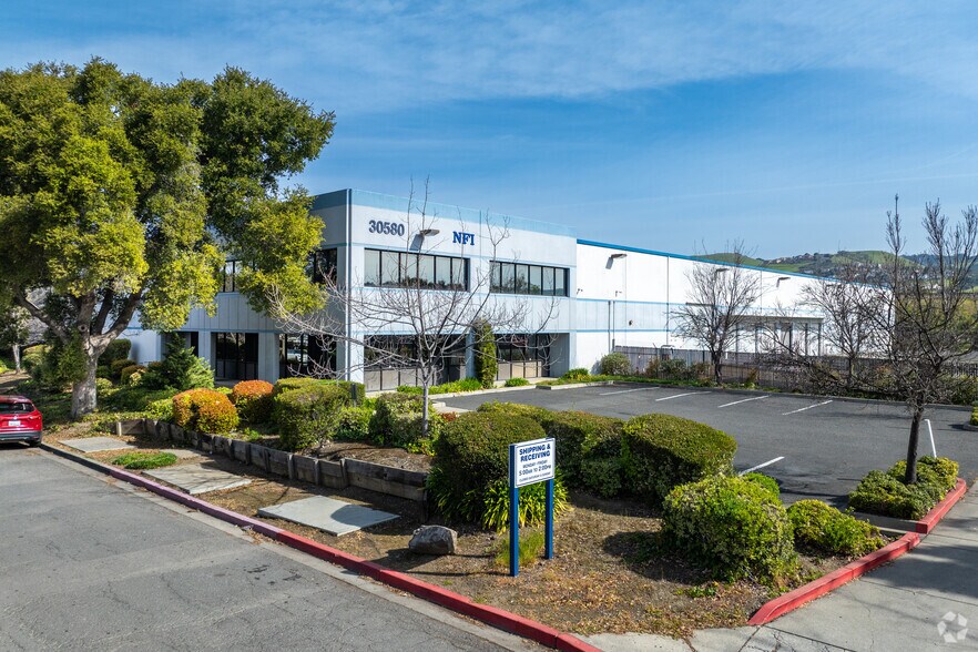 30580 San Antonio St, Hayward, CA à louer - Photo de l’immeuble – Image 3 sur 9