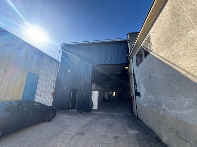Industriel/Logistique dans Roche-la-Molière à vendre - Photo de l’immeuble – Image 3 sur 9