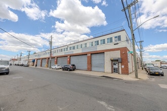 182-16 149th Rd, Jamaica, NY à louer Photo intérieure– Image 2 sur 3