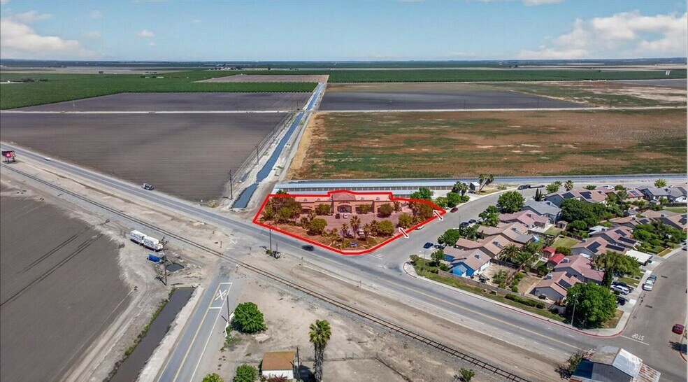 8339 W Elm Ave, San Joaquin, CA à louer - Photo de l’immeuble – Image 3 sur 24