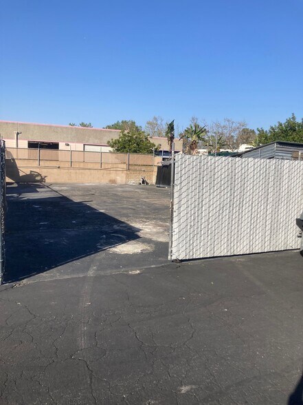 23261 Del Lago Dr, Laguna Hills, CA à louer - Photo de l’immeuble – Image 2 sur 9
