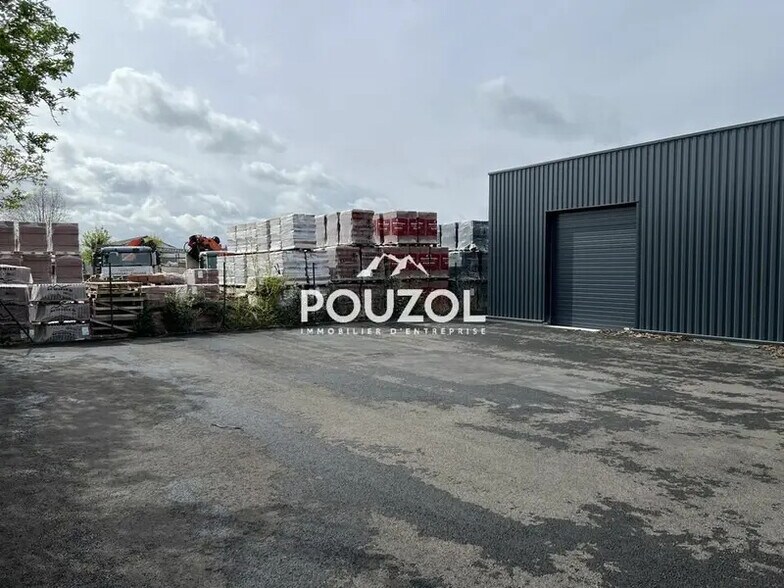 Local d’activités dans Cournon-d'Auvergne à louer - Photo de l’immeuble – Image 3 sur 9