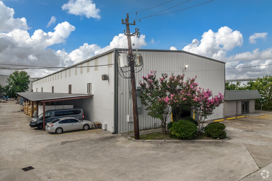 6445 Burlington Dr, Houston, TX à louer - Photo de l’immeuble – Image 1 sur 10