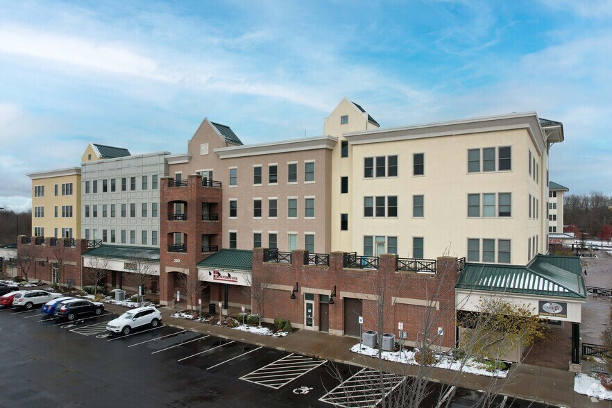 400 Park Point Dr, Rochester, NY à louer - Photo de l’immeuble – Image 2 sur 4