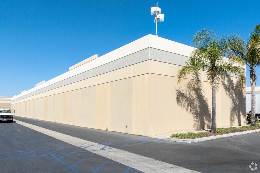 6043 Olivas Park Dr, Ventura, CA à louer - Photo de l’immeuble – Image 3 sur 4