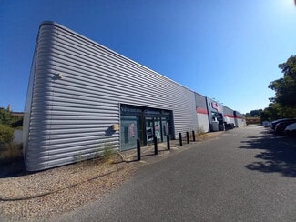 Plus de détails pour 19 Rue Pierre Pleignard, Châtellerault - Local commercial à louer