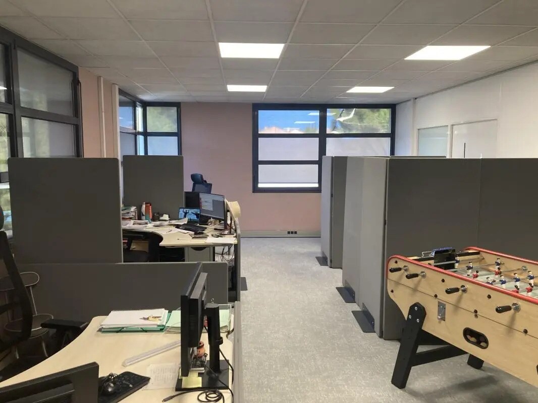 Bureau dans La Seyne-sur-Mer à louer Photo de l’immeuble– Image 1 sur 7