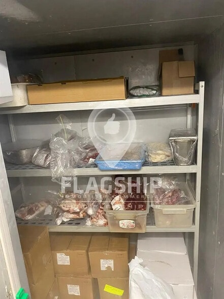 Local commercial dans Paris à louer - Photo intérieure – Image 2 sur 4