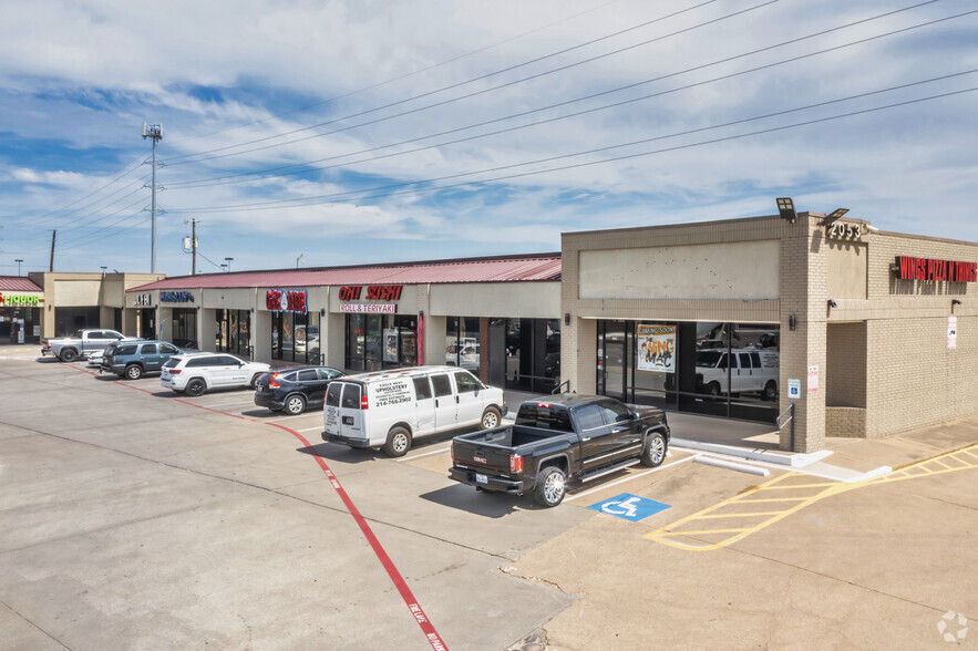 2051-2053 W Northwest Hwy, Dallas, TX à louer - Photo de l’immeuble – Image 3 sur 4