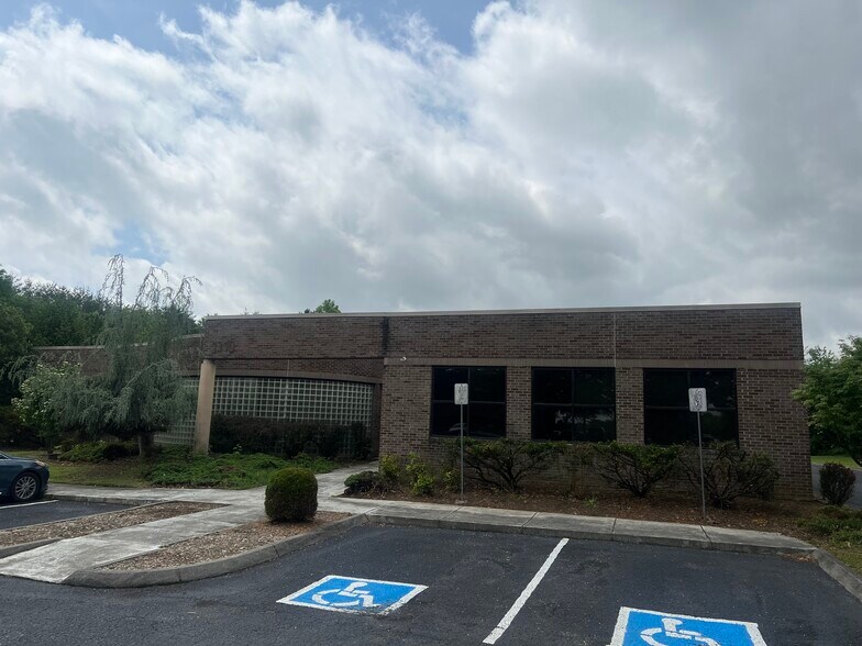 1310 Centerpoint Blvd, Knoxville, TN à vendre - Photo de l’immeuble – Image 3 sur 14