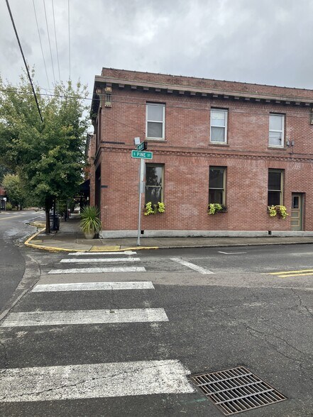 105 W Main St, Carlton, OR à vendre - Photo de l’immeuble – Image 3 sur 13