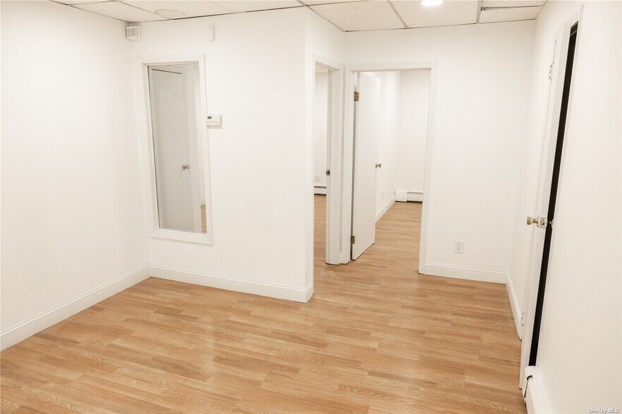 847 Prospect ave, Westbury, NY à vendre - Photo intérieure – Image 3 sur 16