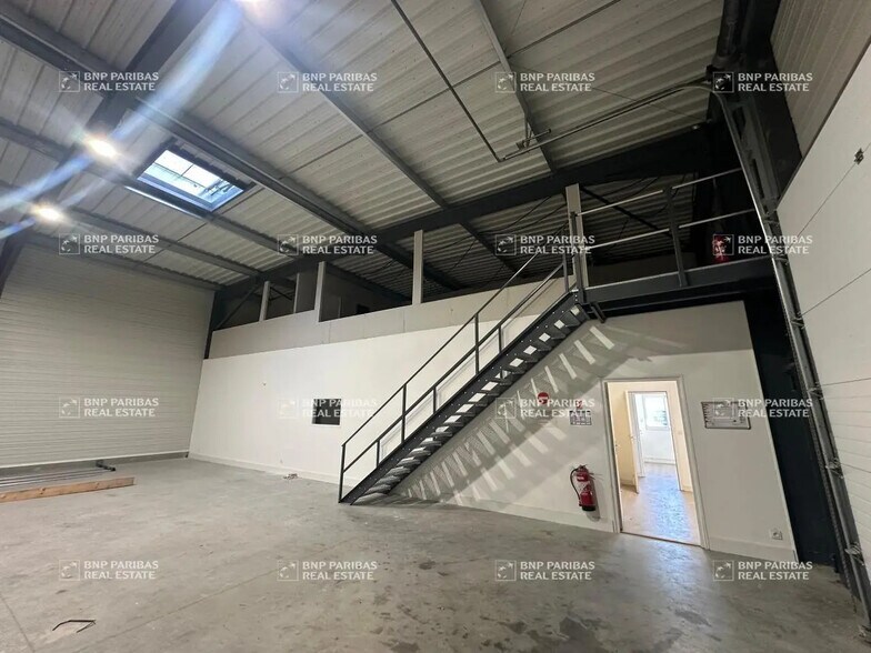 Local d’activités dans Chambray-lès-Tours à louer - Photo de l’immeuble – Image 3 sur 9