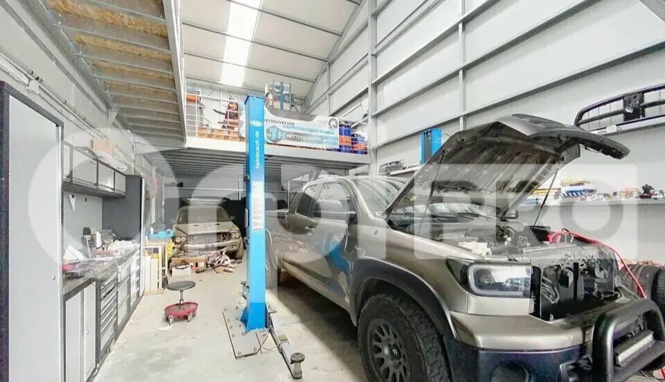 Local d’activités dans Brie-Comte-Robert à louer - Photo de l’immeuble – Image 3 sur 7