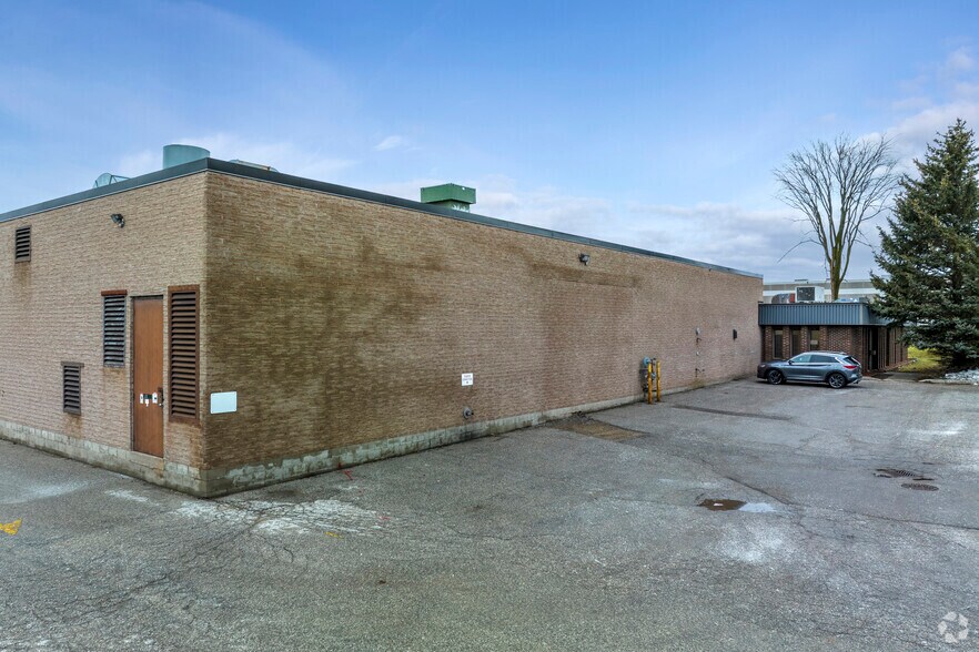 70 Maybrook Dr, Toronto, ON à vendre - Photo de l’immeuble – Image 3 sur 5