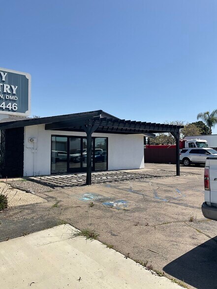 9325 Jamacha Blvd, Spring Valley, CA à vendre - Photo de l’immeuble – Image 1 sur 8