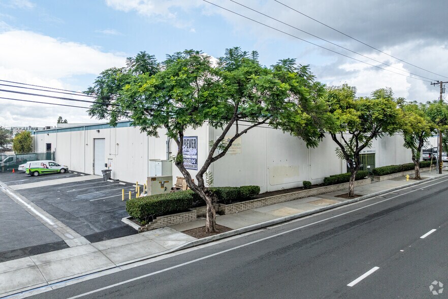1635-1645 E Del Amo Blvd, Carson, CA à vendre - Photo de l’immeuble – Image 2 sur 7
