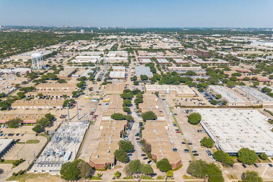 681 N Plano Rd, Richardson, TX à louer - Photo de l’immeuble – Image 2 sur 7