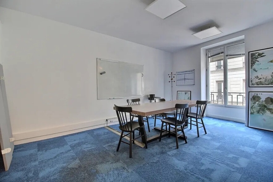 23 Rue Taitbout, Paris à louer - Photo de l’immeuble – Image 3 sur 10