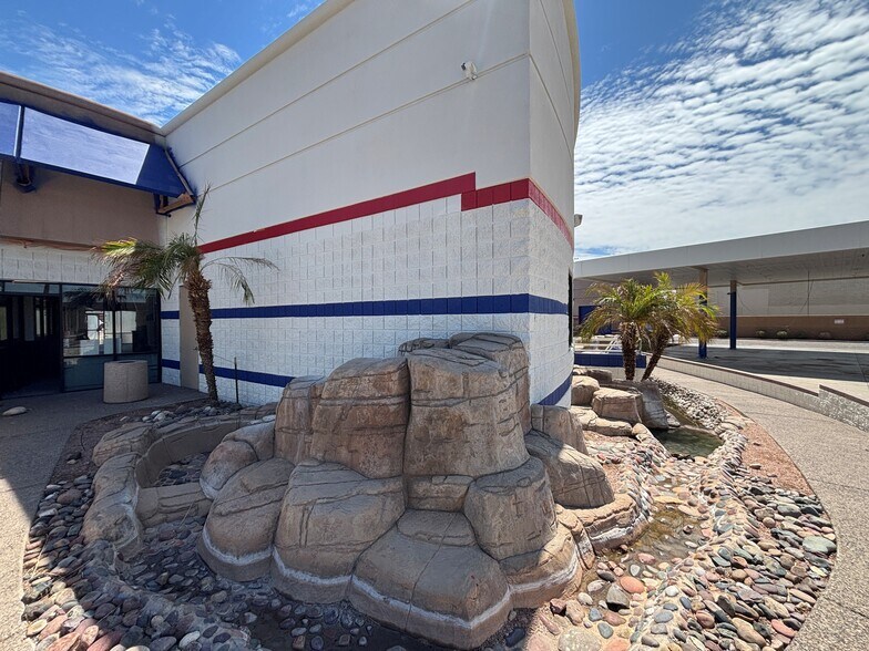 6951 E Southern Ave, Mesa, AZ à louer - Photo de l’immeuble – Image 3 sur 7