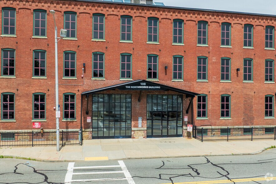 108 Grove St, Worcester, MA à louer - Photo de l’immeuble – Image 3 sur 13
