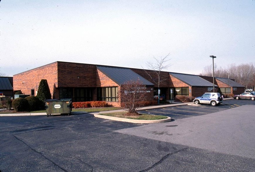 901 Biesterfield Rd, Elk Grove Village, IL à vendre - Photo principale – Image 1 sur 2